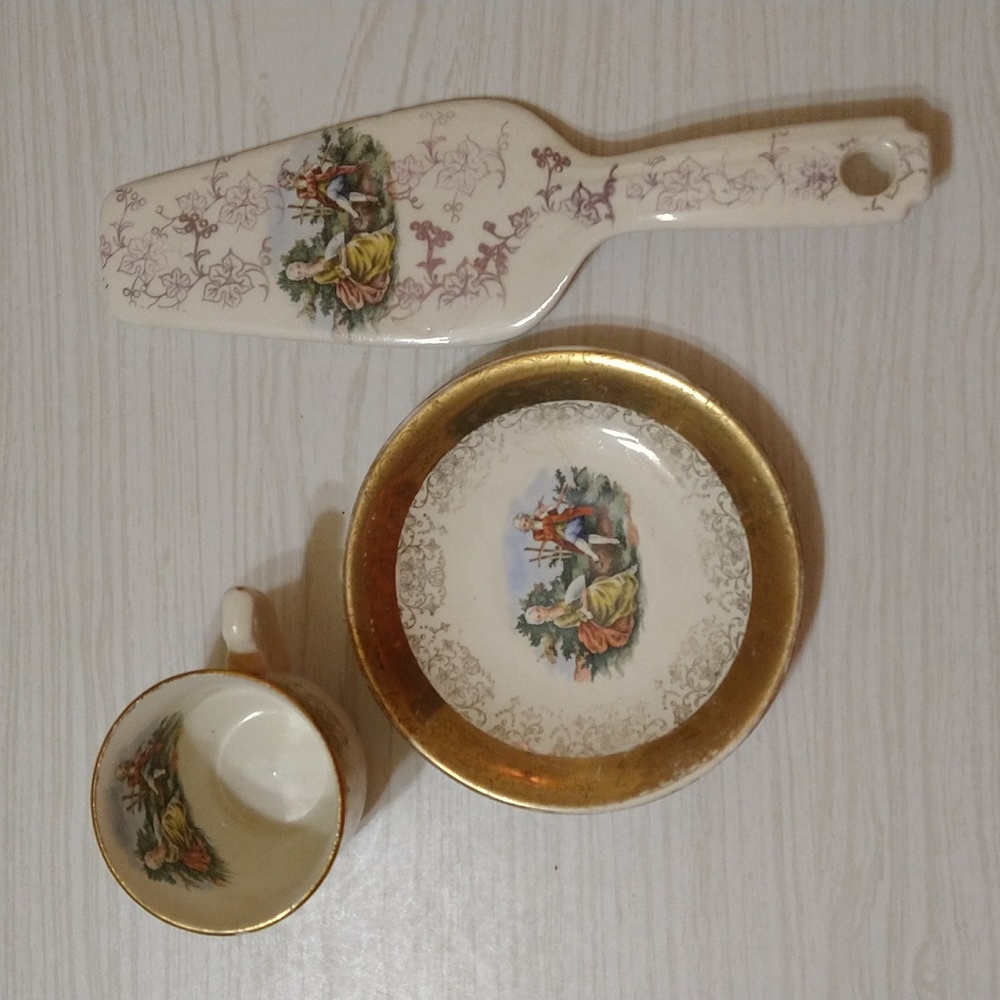 Vintage 1940's Royal China Tea Cup/Saucer & Cake Cutter